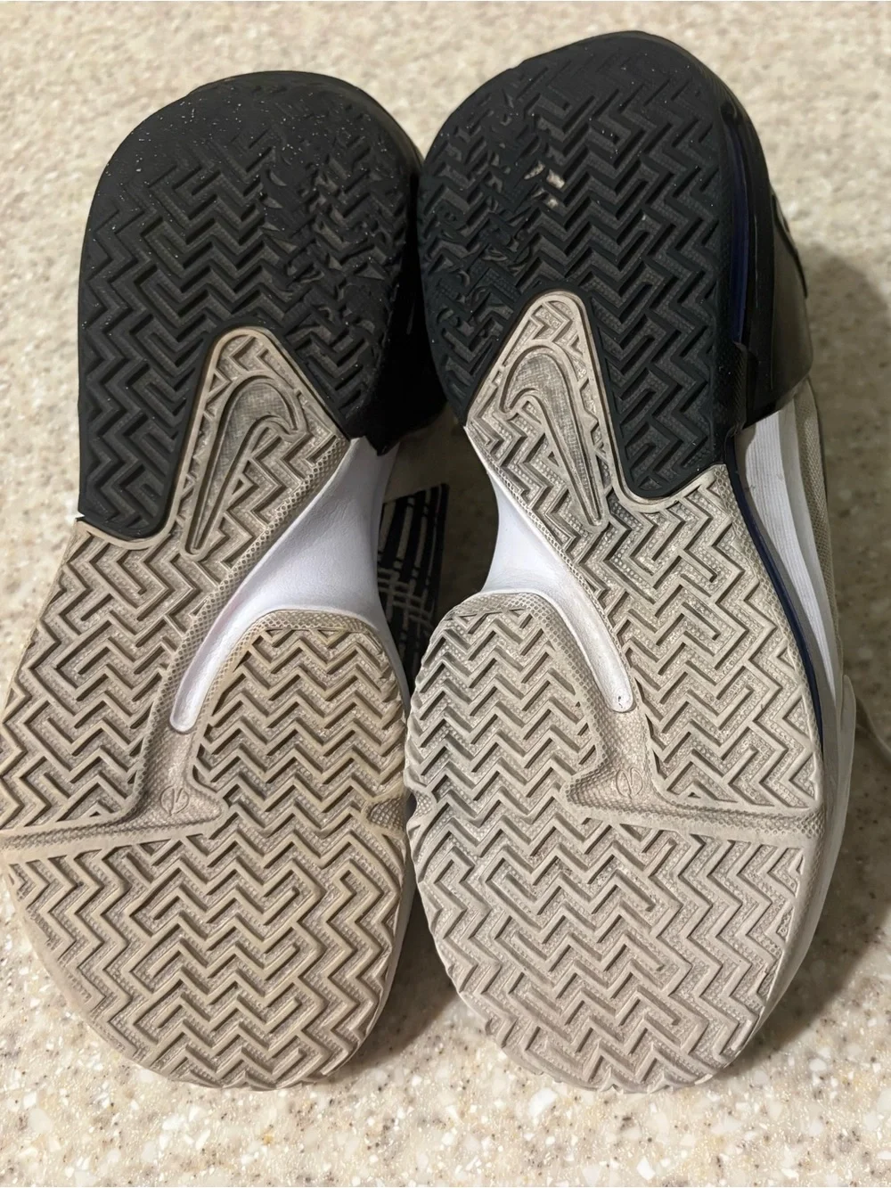 Nike Lebron Witness Size 5Y white black and yellow